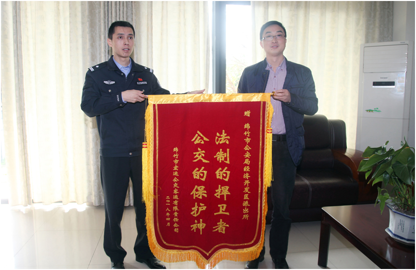 公交的保護(hù)神、法制的捍衛(wèi)者--市經(jīng)開區(qū)派出所