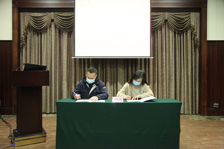 航發(fā)科技葉片分廠黨委與鑫坤機(jī)械黨支部召開黨建共建簽約儀式，發(fā)揮黨組織作用，共建促發(fā)展